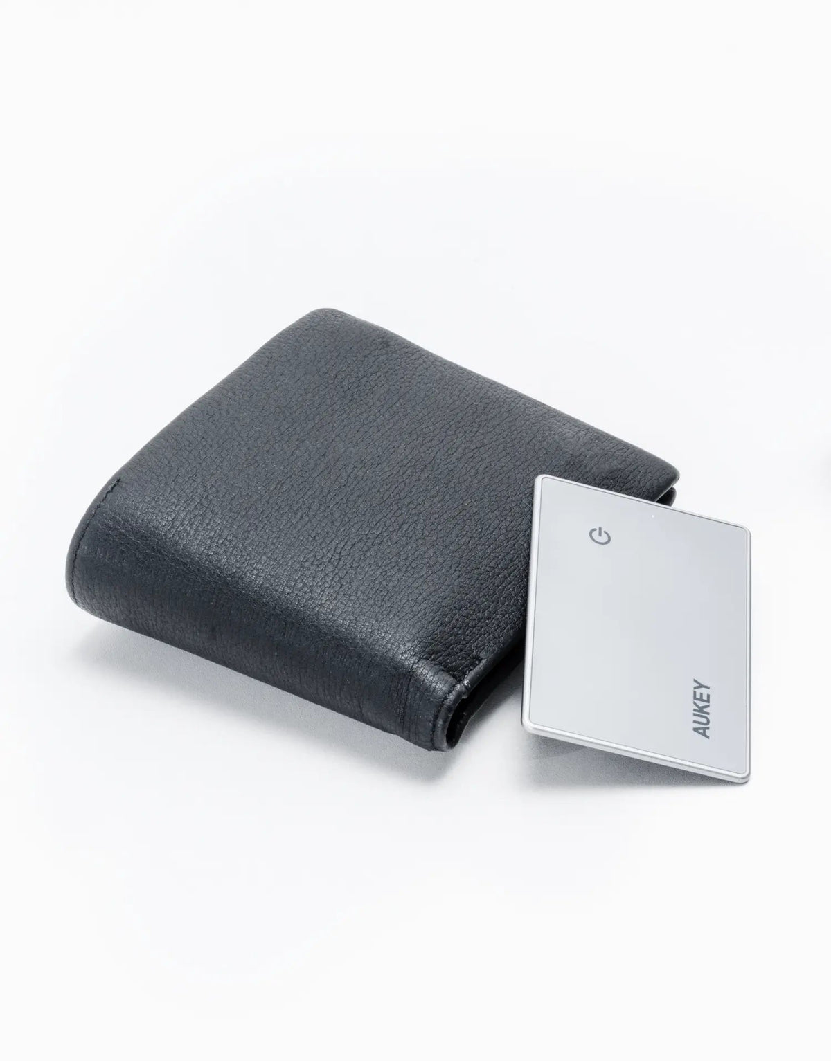 AUKEY Track Mate 3 Ultra-Thin Apple Find My Wallet Tracker with Qi Charging & IP67 – TM-21