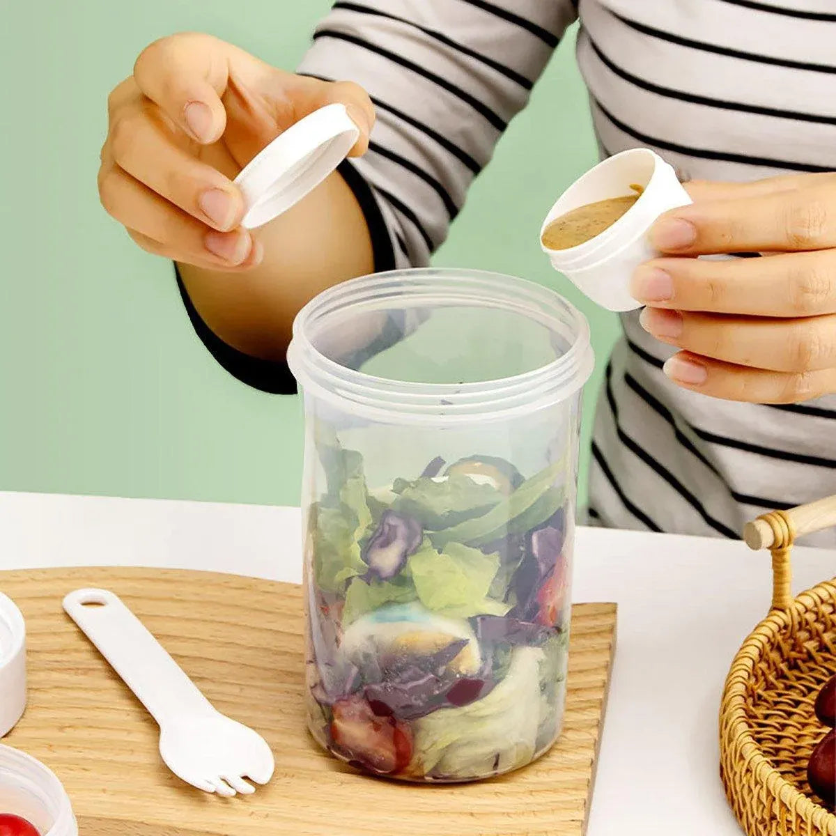 Double Plastic Salad Cup with Fork Sealed Breakfast Container for On-the-Go Meal - 560ml-Green