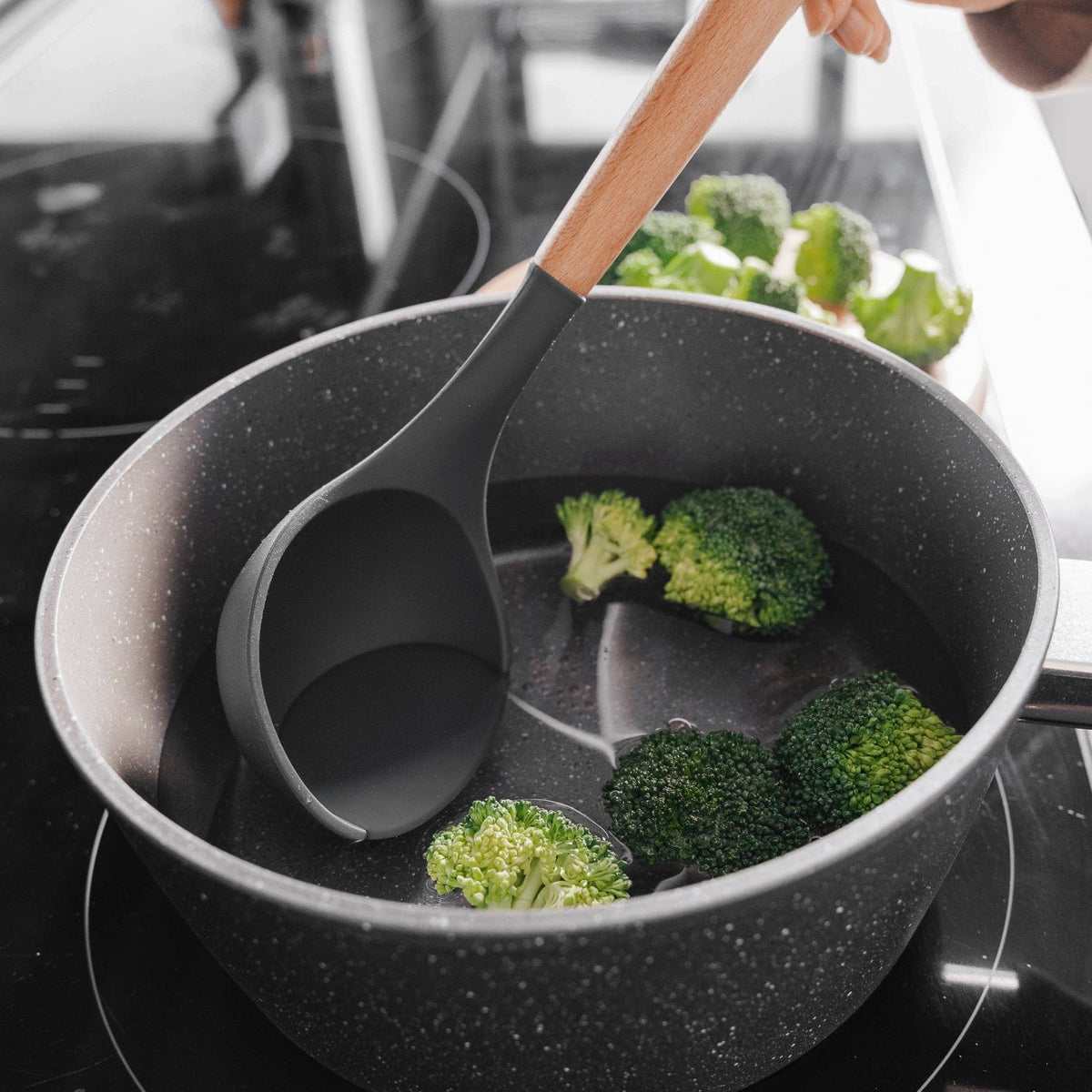 Beechwood & silicone ladle charcoal